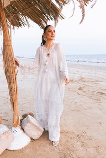 Yumna Zaidi feet photo 3