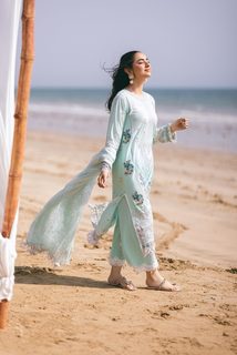 Yumna Zaidi feet photo 1