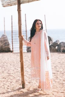 Yumna Zaidi feet photo 16