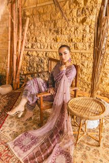 Yumna Zaidi feet photo 15
