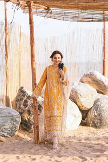 Yumna Zaidi feet photo 10