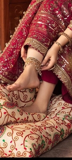 Yumna Zaidi feet photo 4