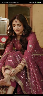 Yumna Zaidi feet photo 1
