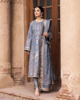Yumna Zaidi feet photo 14