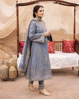 Yumna Zaidi feet photo 12