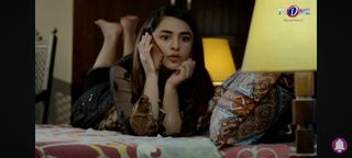 Yumna Zaidi feet photo 8