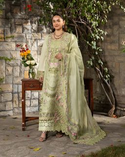 Yumna Zaidi feet photo 5