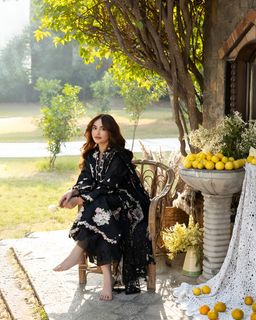 Yumna Zaidi feet photo 1