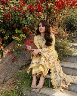 Yumna Zaidi feet photo 20