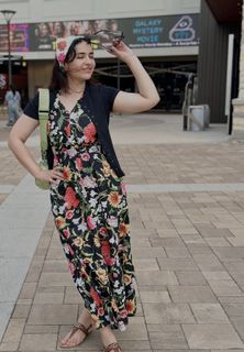 Yumna Zaidi feet photo 5