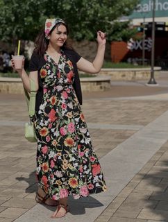 Yumna Zaidi feet photo 4