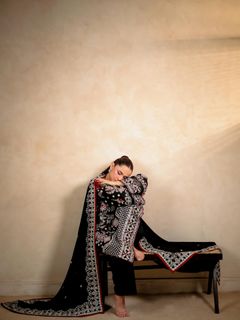 Yumna Zaidi feet photo 20