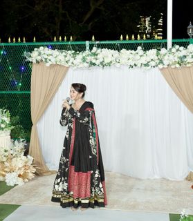 Yumna Zaidi feet photo 17