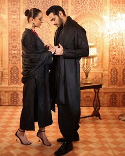 Yumna Zaidi feet photo 6