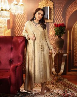 Yumna Zaidi feet photo 20