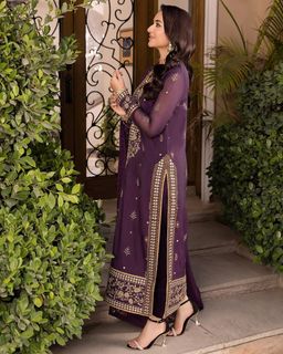 Yumna Zaidi feet photo 18