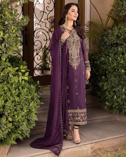 Yumna Zaidi feet photo 17