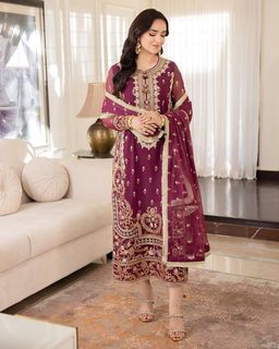 Yumna Zaidi feet photo 15