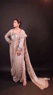 Yumna Zaidi feet photo 6