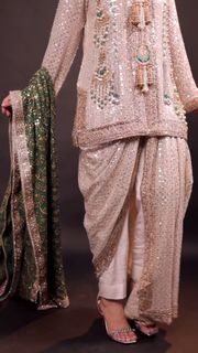 Yumna Zaidi feet photo 1