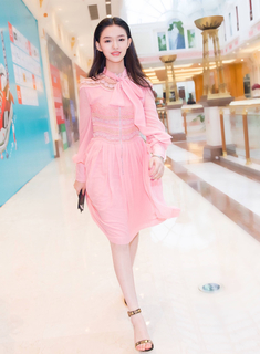Yun Lin feet photo 11
