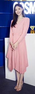 Yun Lin feet photo 4