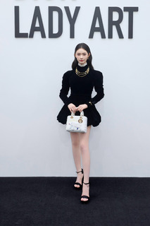 Yun Lin feet photo 16