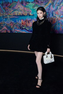 Yun Lin feet photo 15