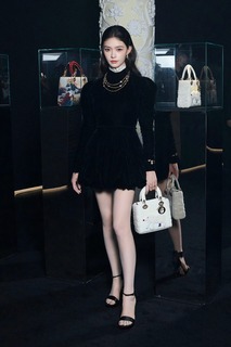 Yun Lin feet photo 14