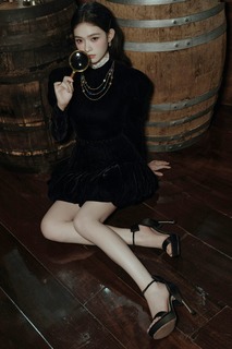 Yun Lin feet photo 13