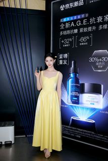 Yun Lin feet photo 3