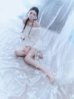 Yun Lin feet photo 2