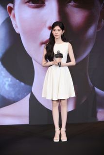 Yun Lin feet photo 10