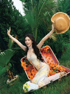 Yun Lin feet photo 9