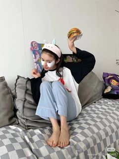 Yun Lin feet photo 15