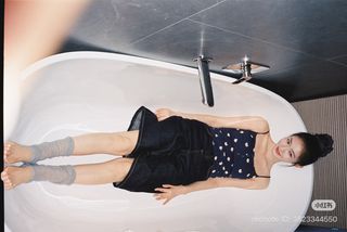 Yun Lin feet photo 11