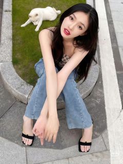 Yun Lin feet photo 9