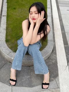 Yun Lin feet photo 8