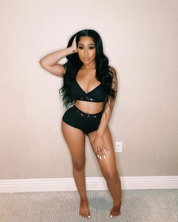 Yung Miami feet photo thumbnail