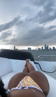 Yung Miami feet photo thumbnail