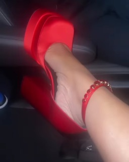 Yung Miami feet photo thumbnail