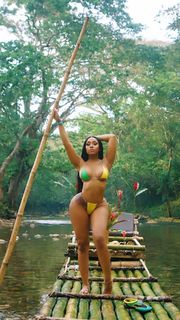 Yung Miami feet photo thumbnail