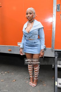 Yung Miami feet photo thumbnail