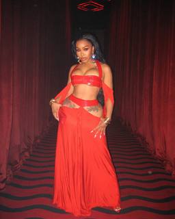 Yung Miami feet photo thumbnail