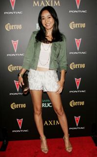 Yunjin Kim feet photo thumbnail