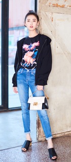 Yuqi Chen feet photo 1