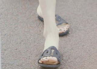 Yuqi Chen feet photo 2