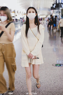 Yuqi Chen feet photo 5