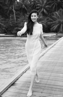 Yuqi Zhang feet photo 9