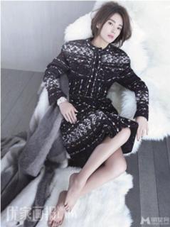 Yuqi Zhang feet photo 4